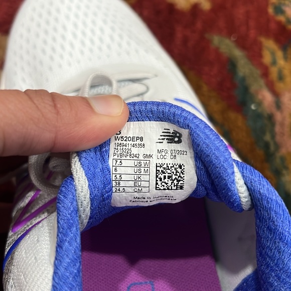 New Balance Women's Running Shoes 520 V8 (New) - Picture 8 of 9